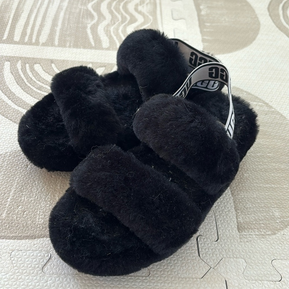 UGG OH YEAH BLACK SANDALS SLIPPER